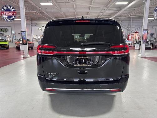 2025 Chrysler Pacifica L