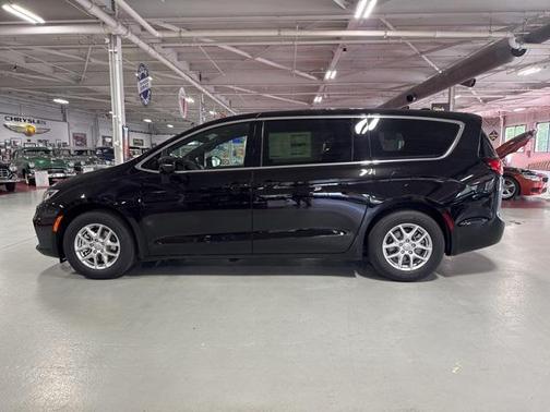 2025 Chrysler Pacifica L