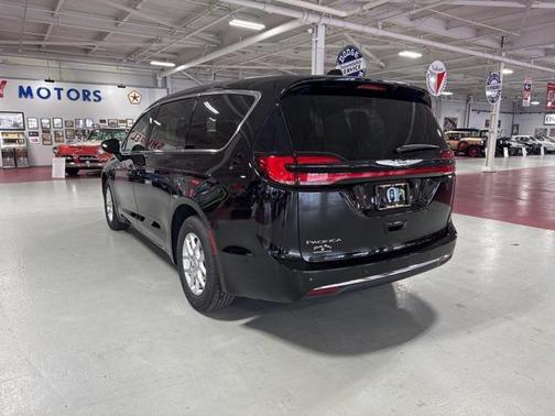 2025 Chrysler Pacifica L
