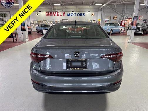 Platinum Gray Metallic 2024 Volkswagen Jetta 1.5T SE