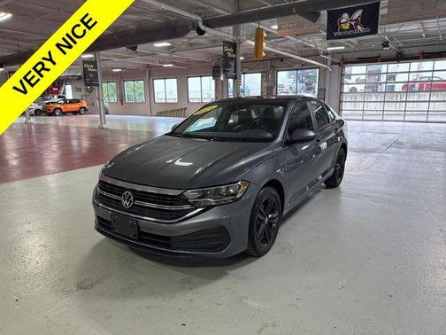Platinum Gray Metallic 2024 Volkswagen Jetta 1.5T SE