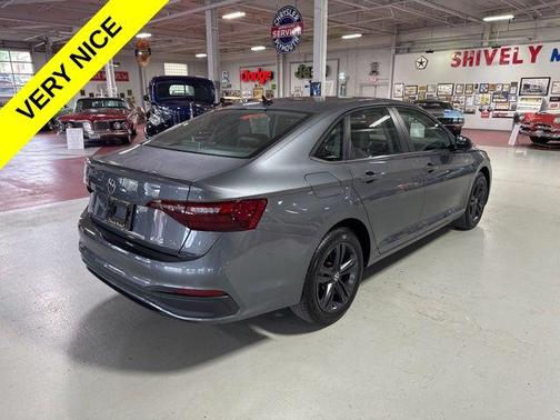 Platinum Gray Metallic 2024 Volkswagen Jetta 1.5T SE