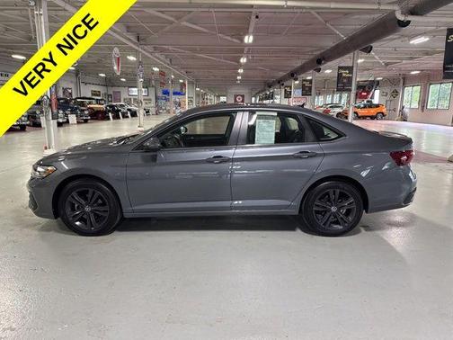 Platinum Gray Metallic 2024 Volkswagen Jetta 1.5T SE
