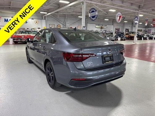 Platinum Gray Metallic 2024 Volkswagen Jetta 1.5T SE