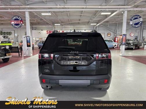 Diamond Black Crystal Pearlcoat 2026 Jeep Cherokee Limited