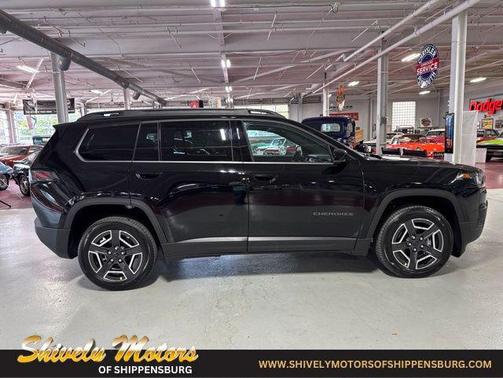 Diamond Black Crystal Pearlcoat 2026 Jeep Cherokee Limited
