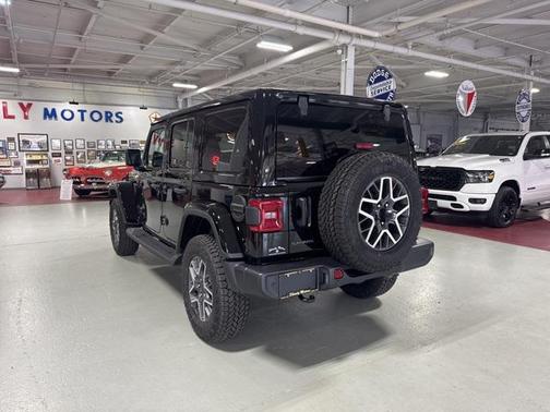 2025 Jeep Wrangler 4-Door Sahara 4x4