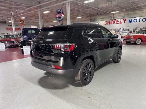 Diamond Black Crystal Pearlcoat 2026 Jeep Compass Limited