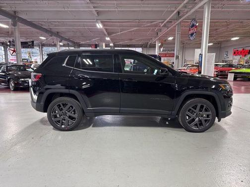 Diamond Black Crystal Pearlcoat 2026 Jeep Compass Limited