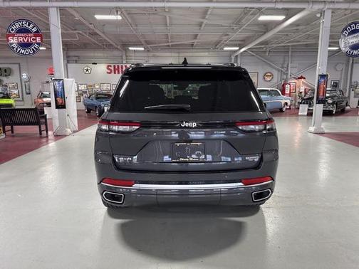 2025 Jeep Grand Cherokee Summit