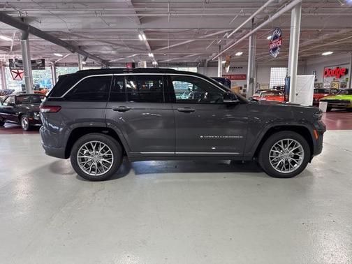 2025 Jeep Grand Cherokee Summit