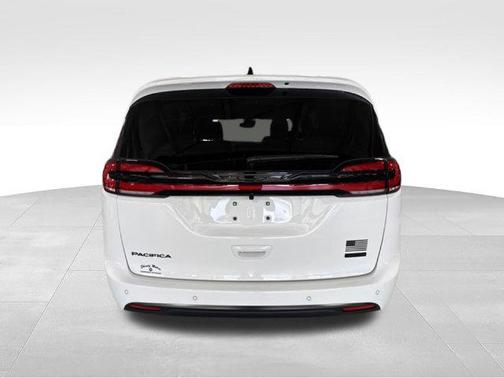 Bright White Clearcoat 2027 Chrysler Pacifica L