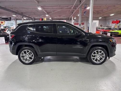 2024 Jeep Compass Latitude Lux