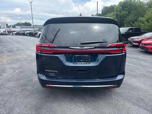2025 Chrysler Pacifica L