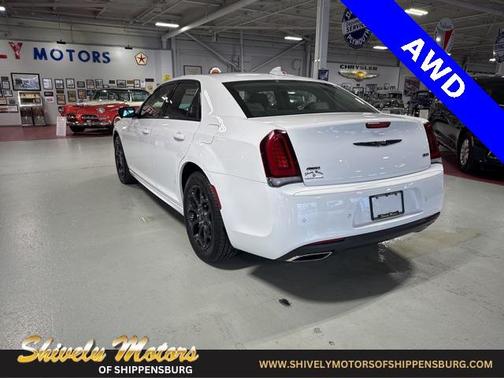 2023 Chrysler 300 Touring