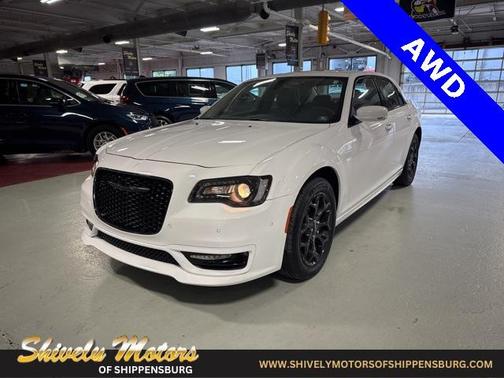2023 Chrysler 300 Touring