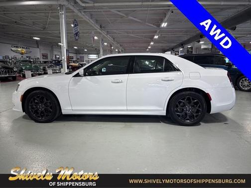 2023 Chrysler 300 Touring