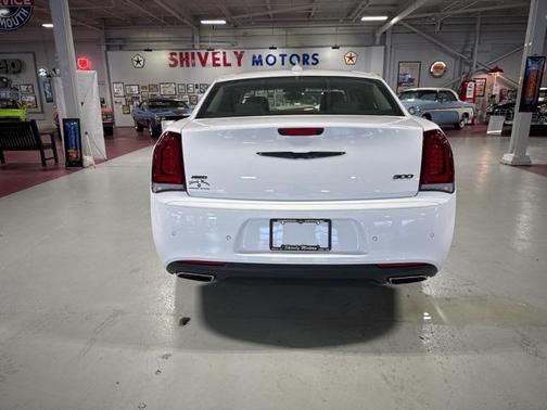 2023 Chrysler 300 Touring