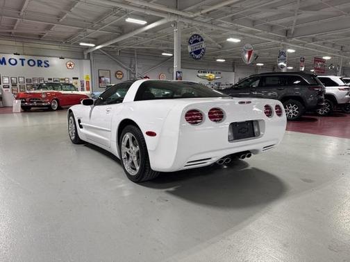 2004 Chevrolet Corvette Base