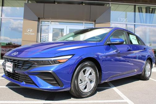 2025 Hyundai ELANTRA SE