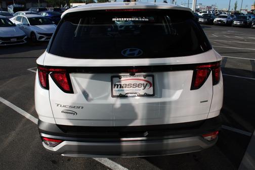 2025 Hyundai TUCSON SE
