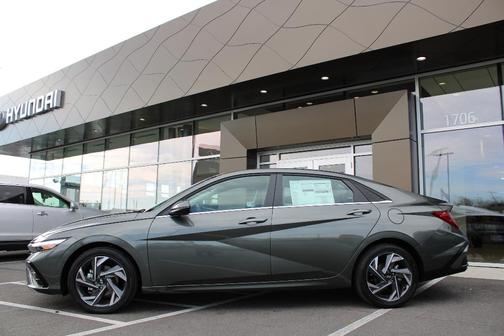 2025 Hyundai ELANTRA HEV Limited