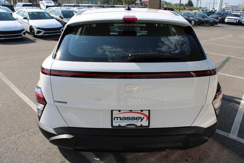 Atlas 2027 Hyundai KONA SE