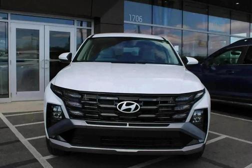 Pearl 2026 Hyundai TUCSON Hybrid Blue SE