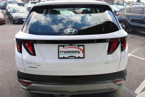 Pearl 2026 Hyundai TUCSON Hybrid Blue SE