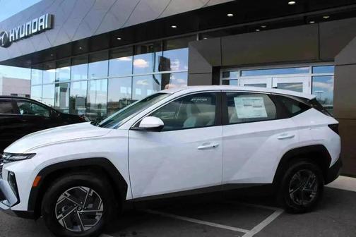 Pearl 2026 Hyundai TUCSON Hybrid Blue SE