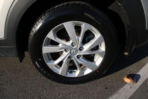 2021 Hyundai TUCSON SE