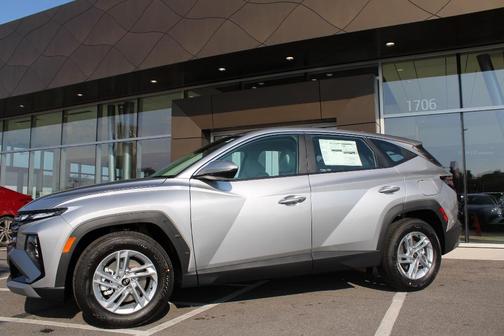 2025 Hyundai TUCSON SE