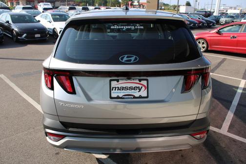 2025 Hyundai TUCSON SE