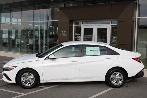 2025 Hyundai ELANTRA SE