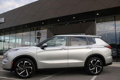 SV 2022 Mitsubishi Outlander ES