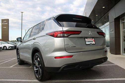 SV 2022 Mitsubishi Outlander ES