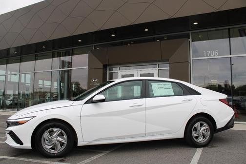 White 2026 Hyundai ELANTRA SE