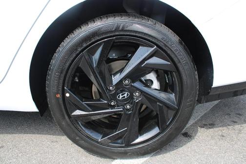 Serenity White Pearl 2026 Hyundai ELANTRA SEL Sport