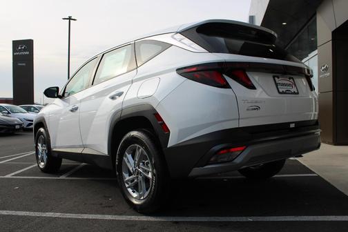 2025 Hyundai TUCSON SE