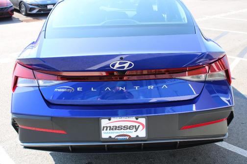 2025 Hyundai ELANTRA SE