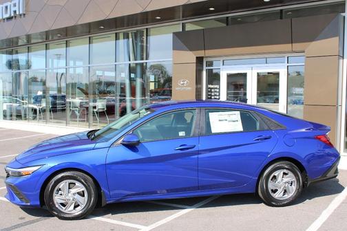 2025 Hyundai ELANTRA SE