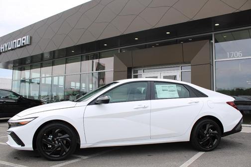 Serenity White Pearl 2026 Hyundai ELANTRA SEL Sport