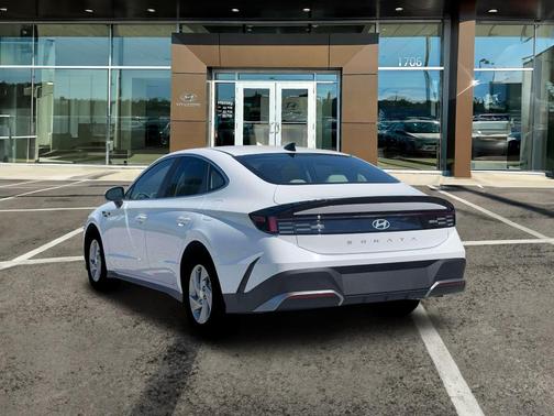 2026 Hyundai SONATA SE