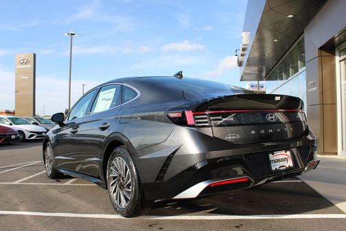 2025 Hyundai SONATA Hybrid SEL