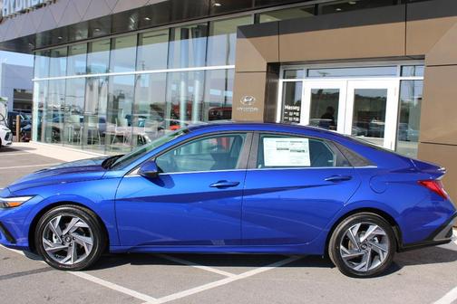 2025 Hyundai ELANTRA Limited