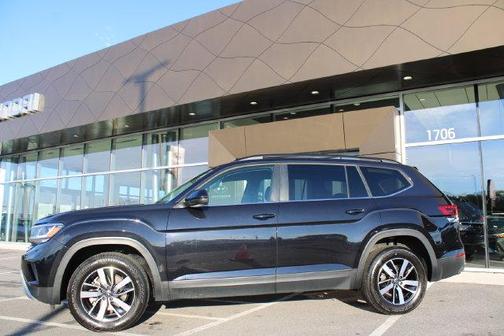 Deep Black Pearl Effect 2022 Volkswagen Atlas 2.0T SE