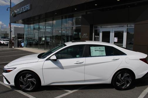 2025 Hyundai ELANTRA Limited