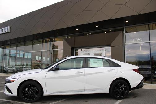 Serenity White Pearl 2026 Hyundai ELANTRA SEL Sport
