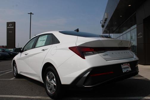White 2026 Hyundai ELANTRA SE
