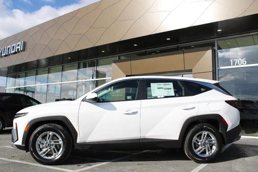 2025 Hyundai TUCSON SE